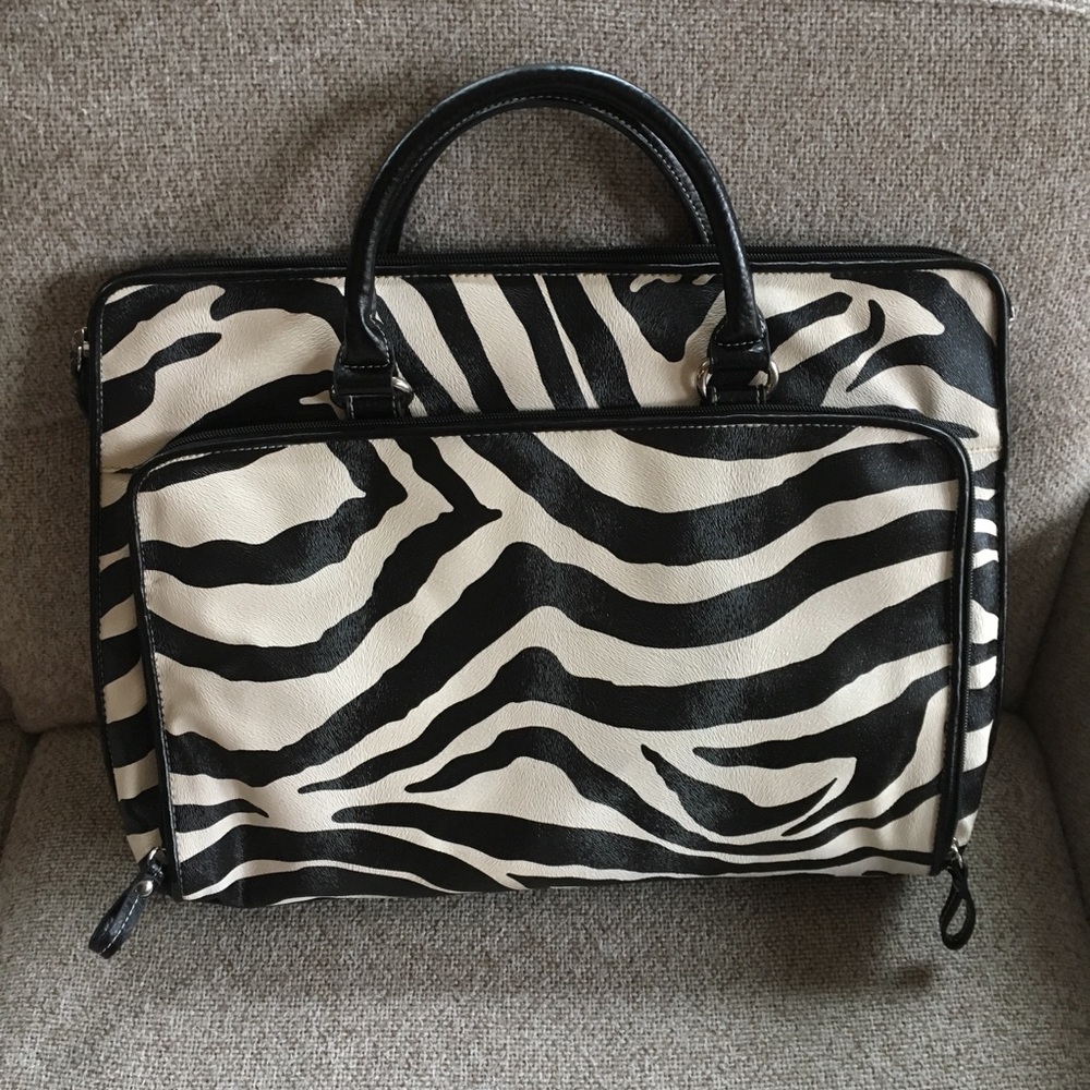 NWOT Bueno lap-top/IPad zebra textured tote